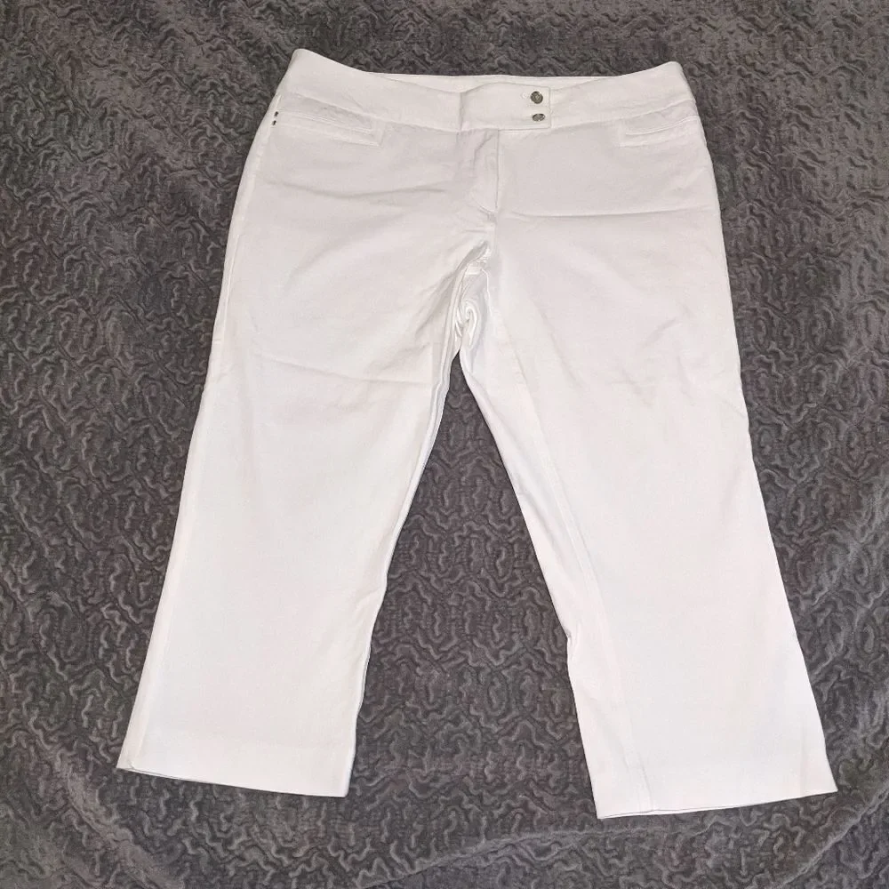 Alfani white capri's